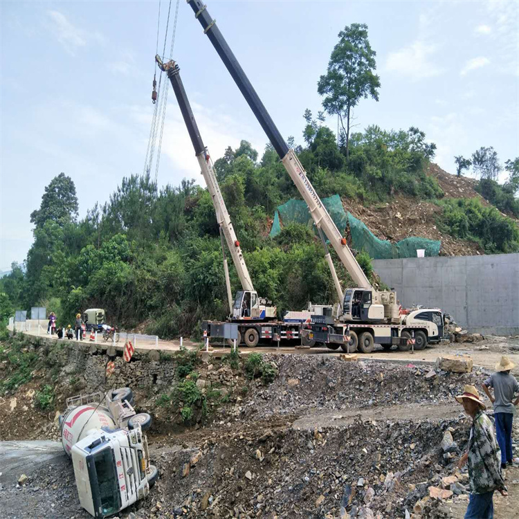 九真镇汽车掉沟里叫吊车救援要多少钱