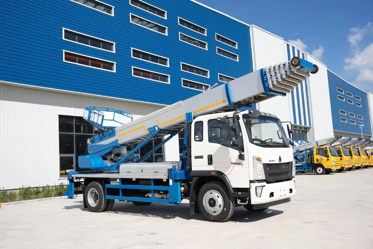 九真镇出租云梯车高空作业车 建筑垃圾搬运